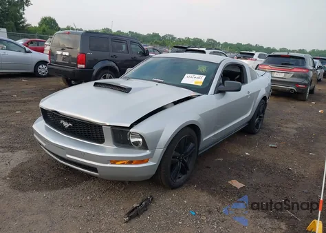 2008 Ford Mustang V6 Deluxe/V6 Premium из США, поврежденный, VIN 1ZVHT80N685158231